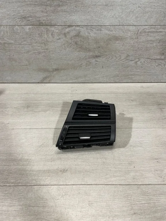 Dashboard side air vent grill/cover trim 7161804