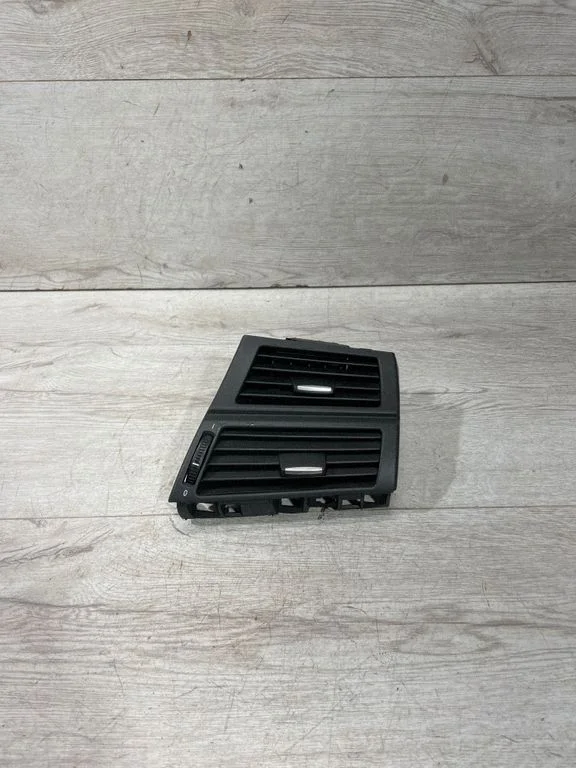 Dashboard side air vent grill/cover trim 7161804
