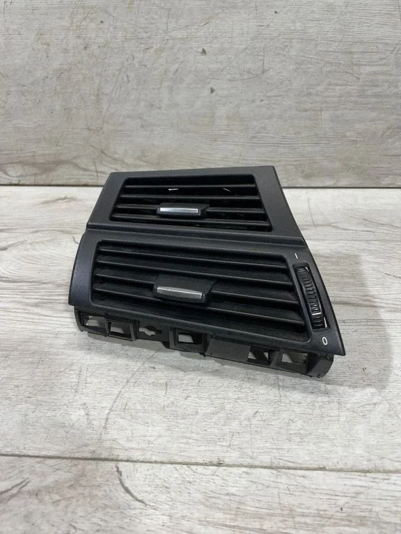 Dashboard side air vent grill/cover trim 9227767