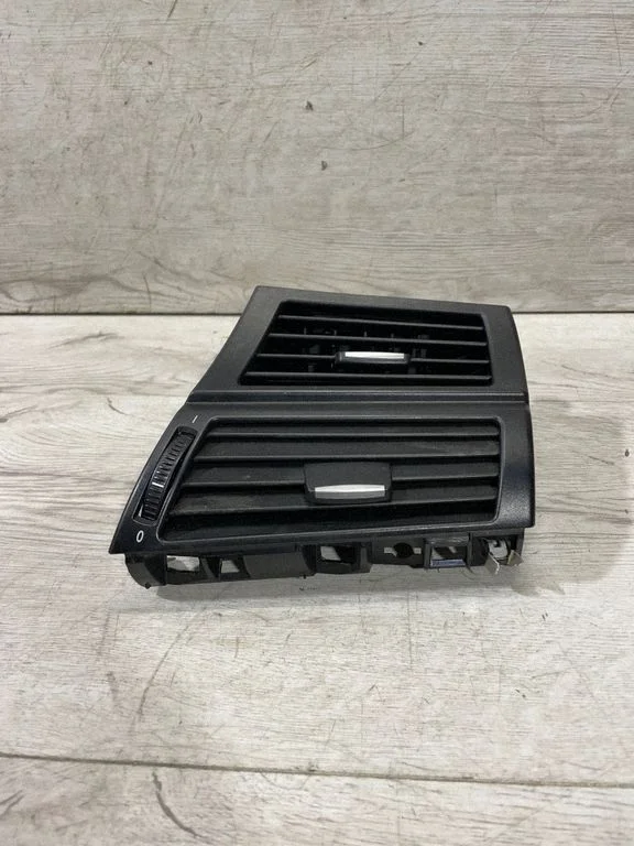 Dashboard side air vent grill/cover trim 7161804