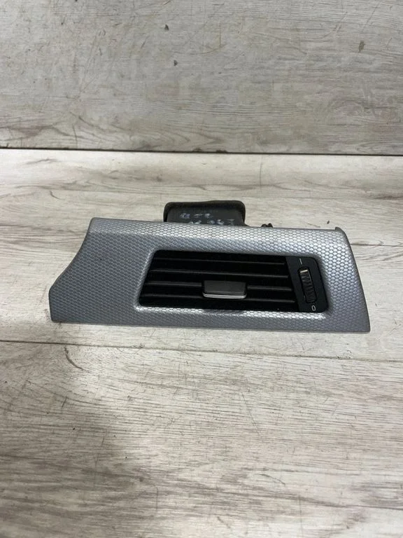 Armatuurlaua külje õhutusresti kate 9130466