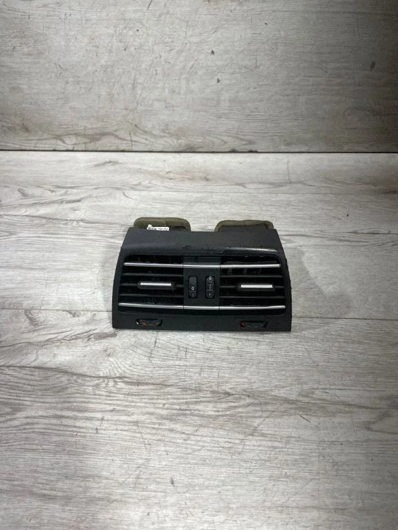 Kratka nawiewu tylna 9118249