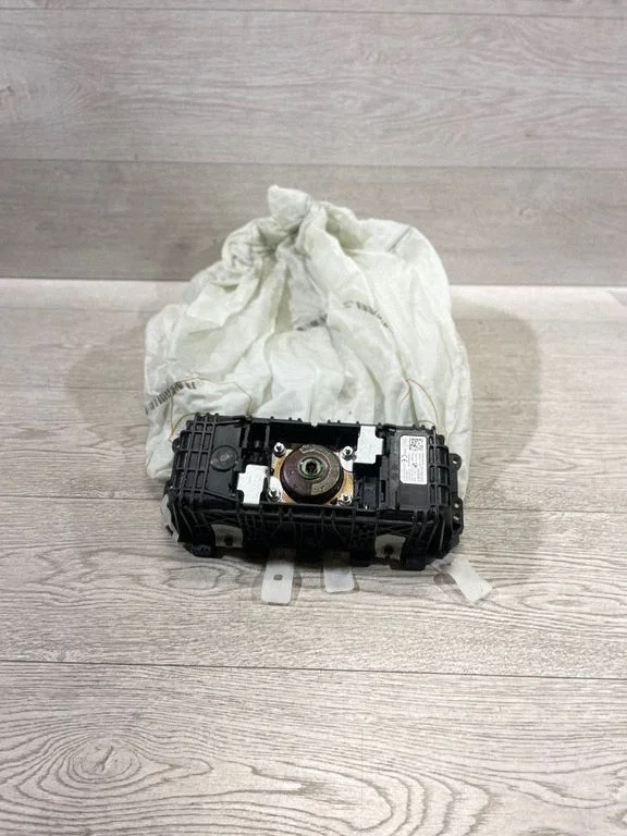 Kõrvalistuja turvapadi 39680406310