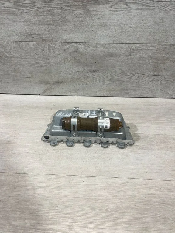 Kõrvalistuja turvapadi 39923039902
