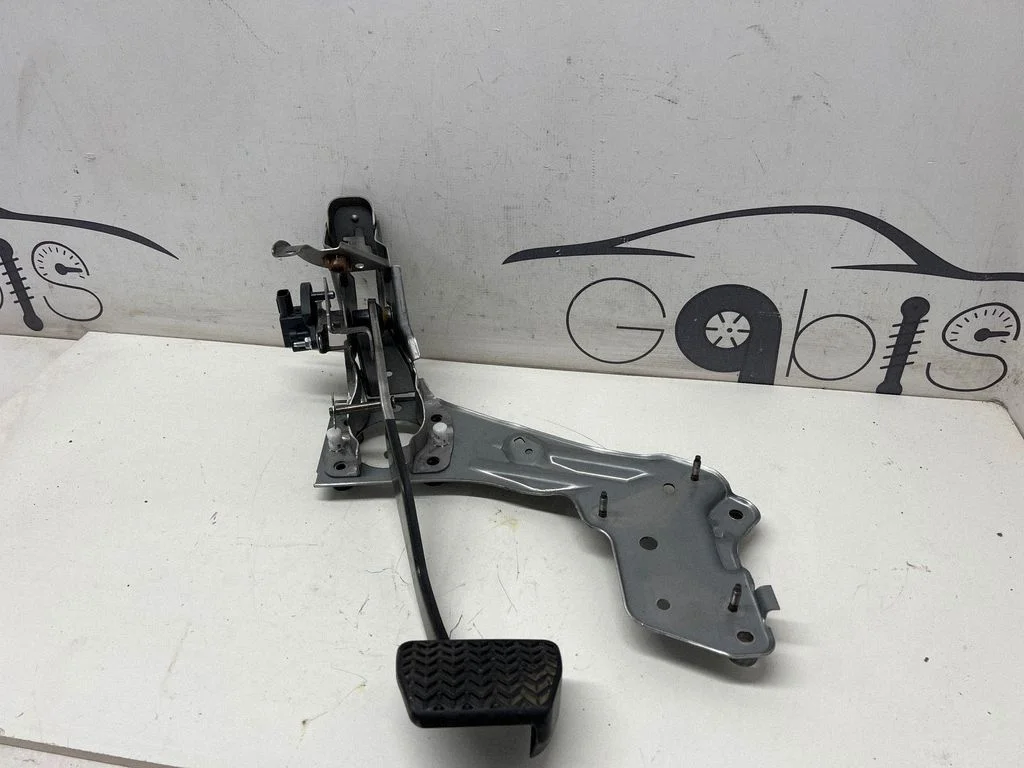 Brake pedal 89510K0011