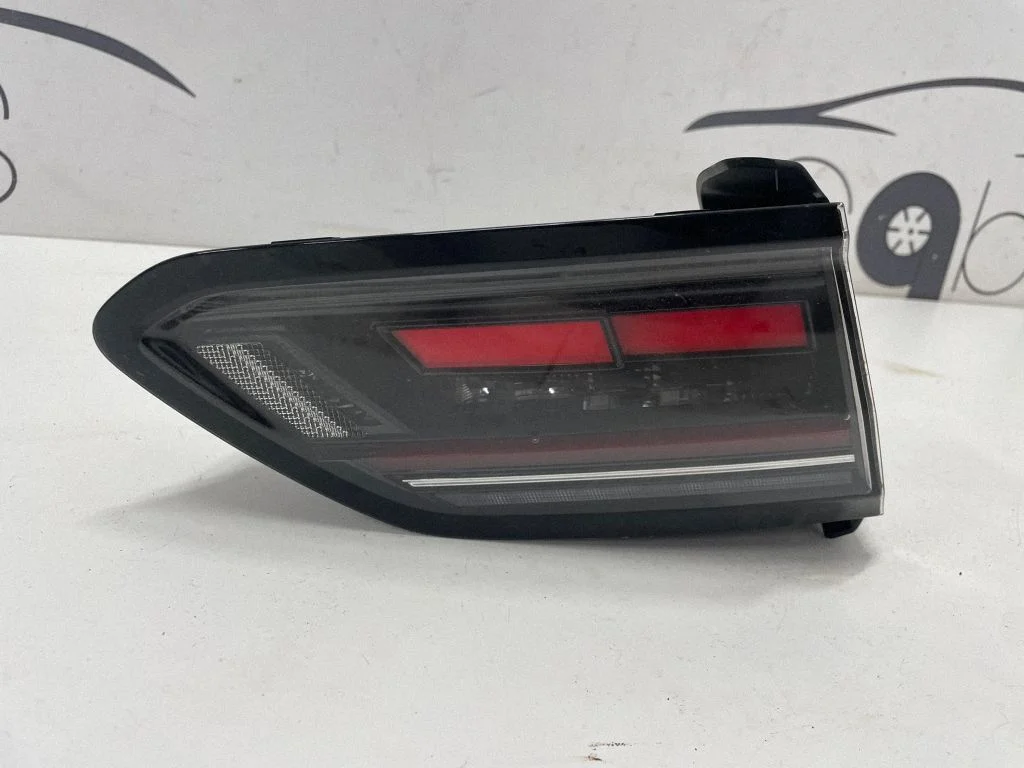Tailgate rear/tail lights 3G8945307AF