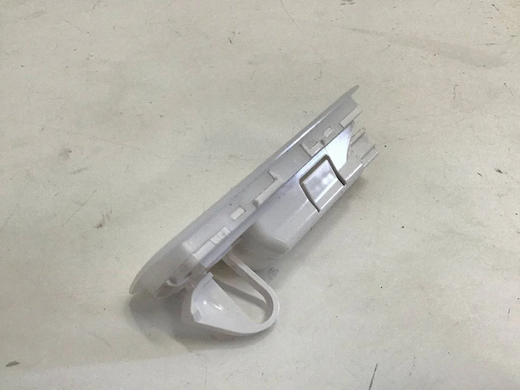 Rear seat light 8KB5J6M