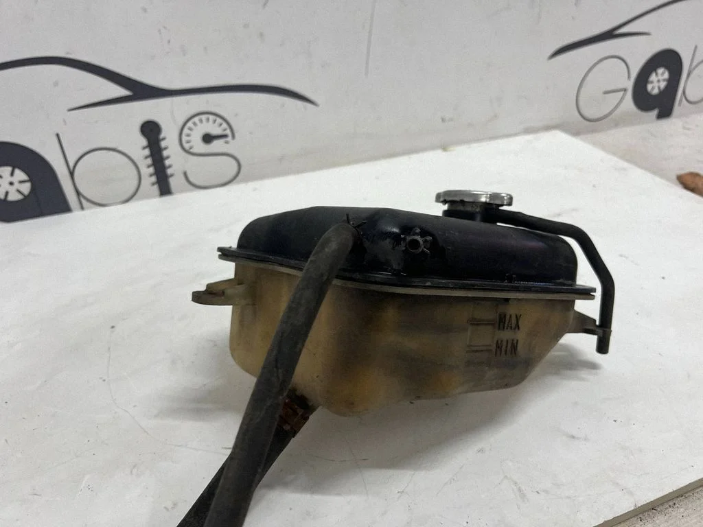 Coolant expansion tank/reservoir