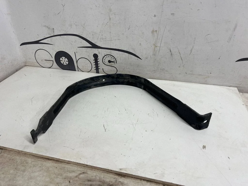 Fuel tank mounting bracket 52029891AB