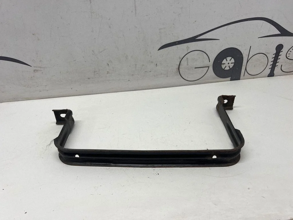 Kütusepaagi kinnitusklamber (-klambrid) A9064750021