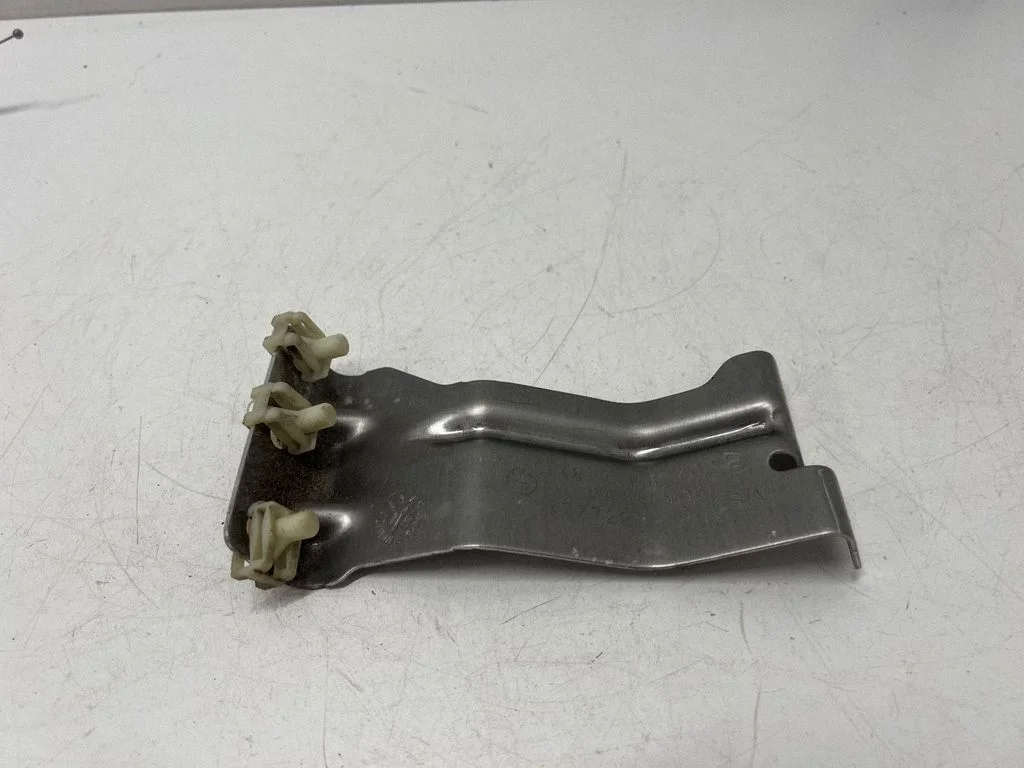 Fuel tank mounting bracket 7158402