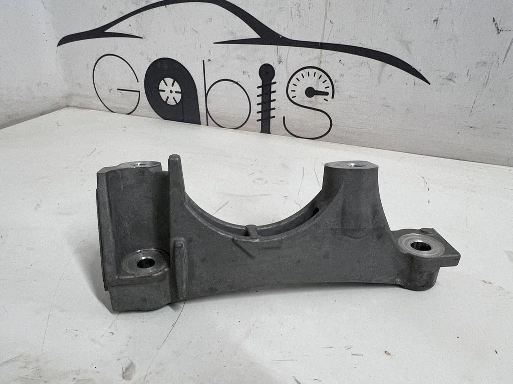 Engine mounting bracket – Toyota RAV 4 (XA50) (2018-)