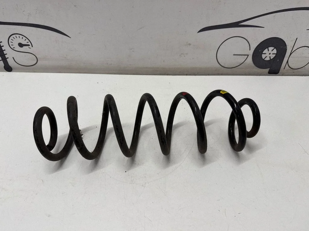 Rear coil spring – Lexus UX (2018-)