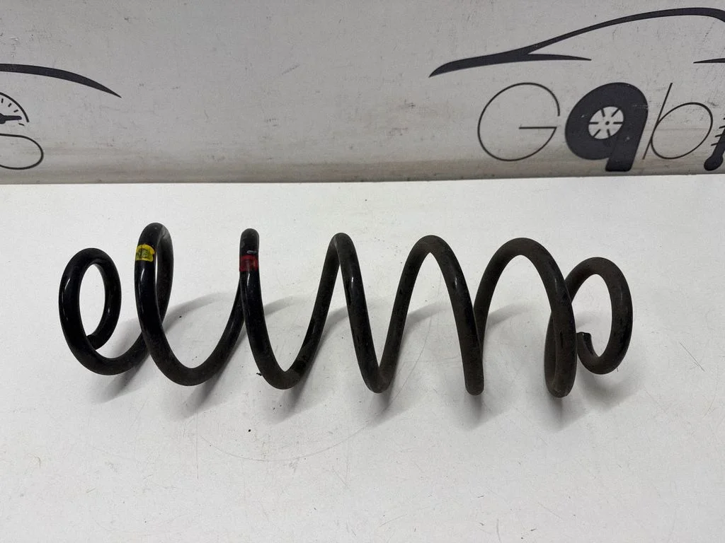Rear coil spring – Lexus UX (2018-)