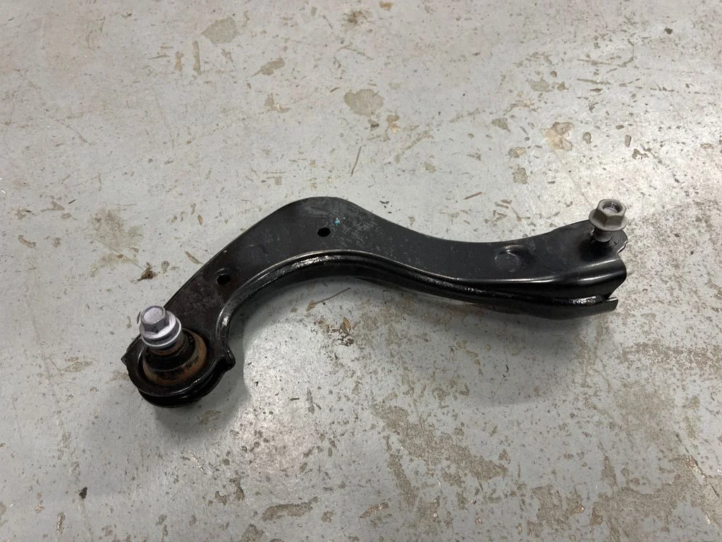 Rear upper control arm/wishbone – left