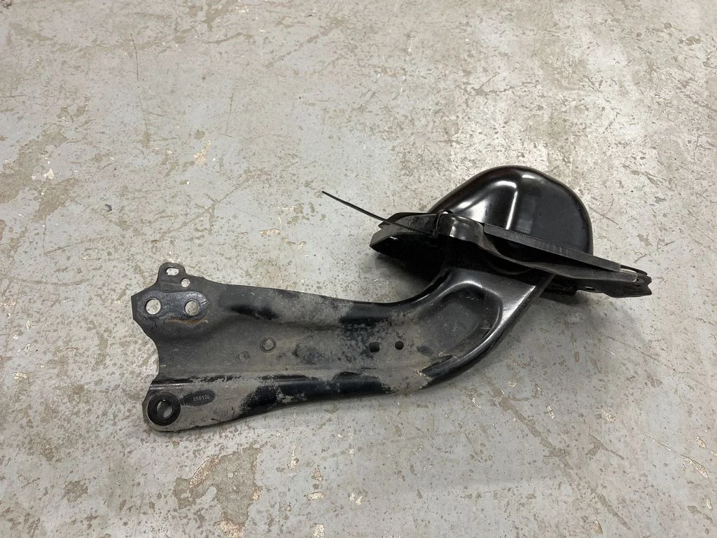 Rear upper control arm/wishbone – right