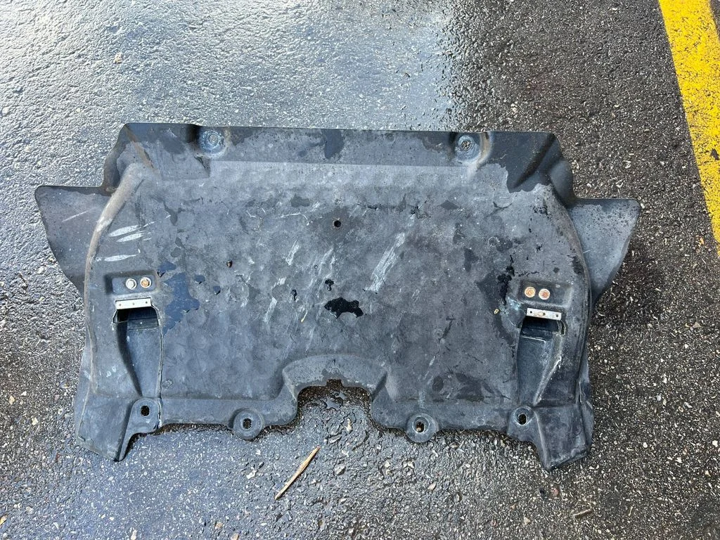 Engine splash shield/under tray A2315240330