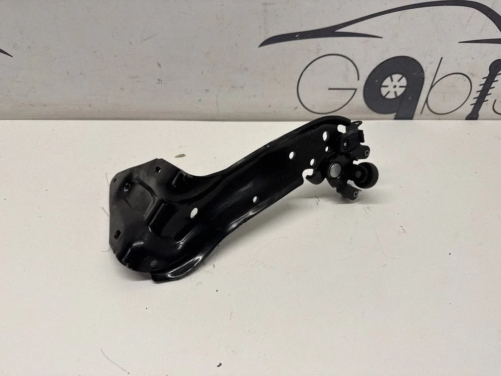 Esiukse ülemine hing 920AG – Dodge Grand Caravan (2008-2020)