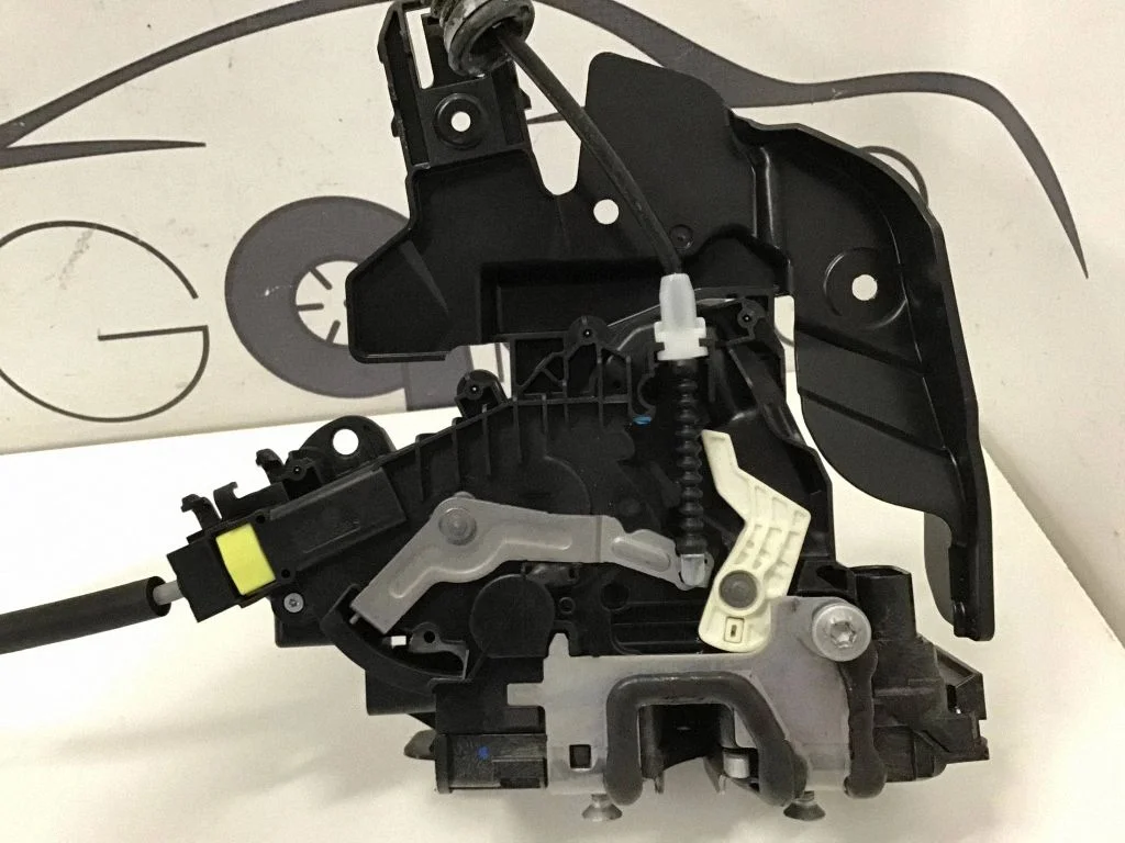 Esiukse lukk – Mercedes-Benz EQS X296 (2022-)