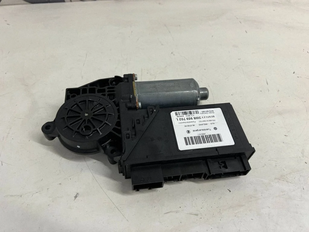 Front door window regulator motor 3W8959702L