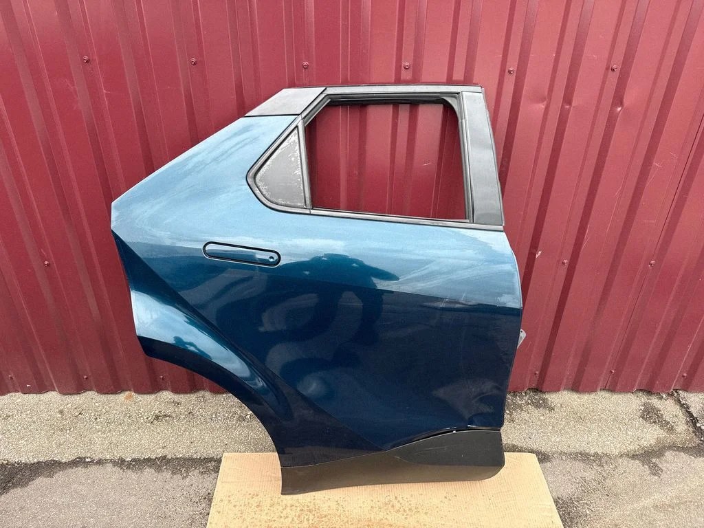 Rear door – right