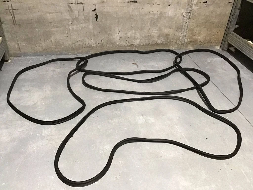 Rear door rubber seal (on body)