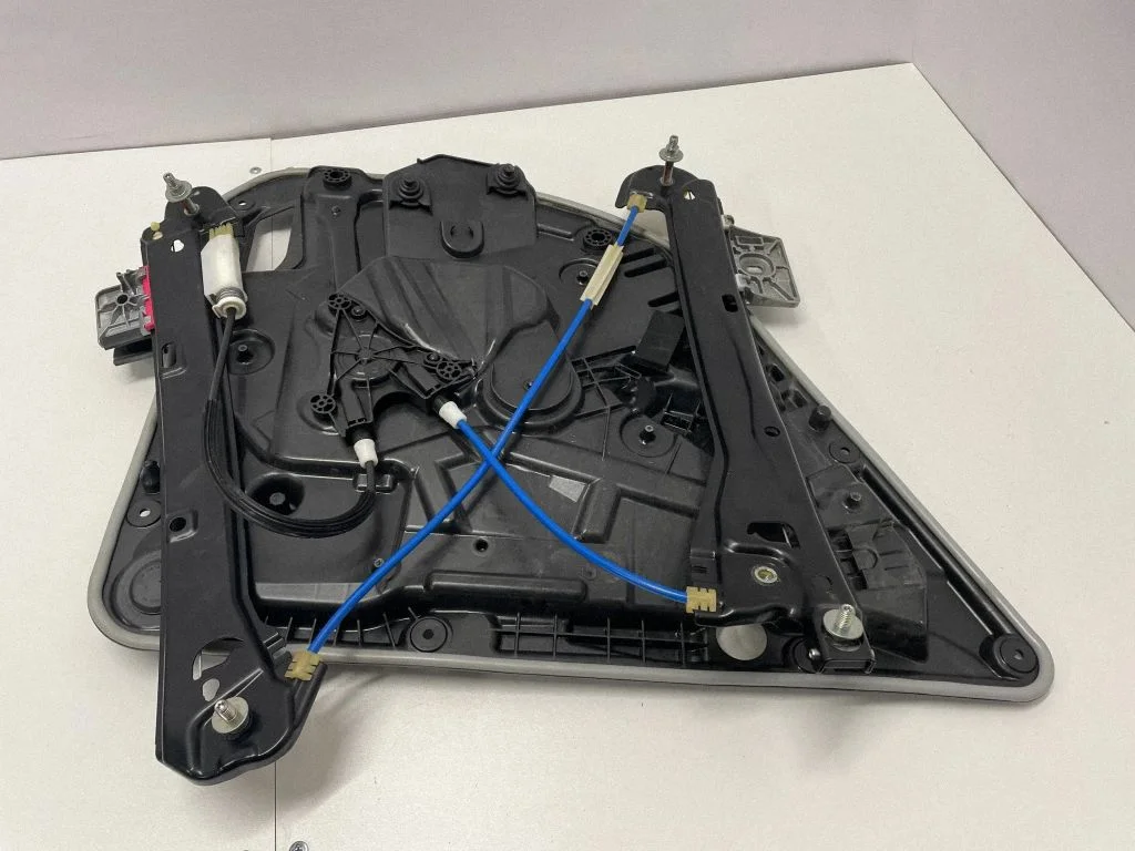 Rear door window regulator with motor A2059053005