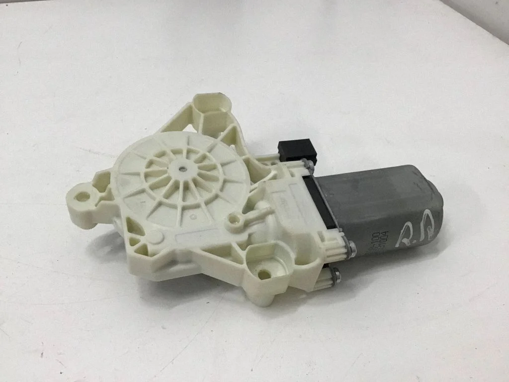 Aizmugurējā loga pacēlāja motoriņš A0009065103