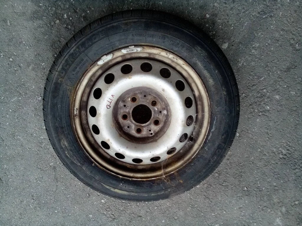 R16 plieninis štampuotas ratlankis (-iai)