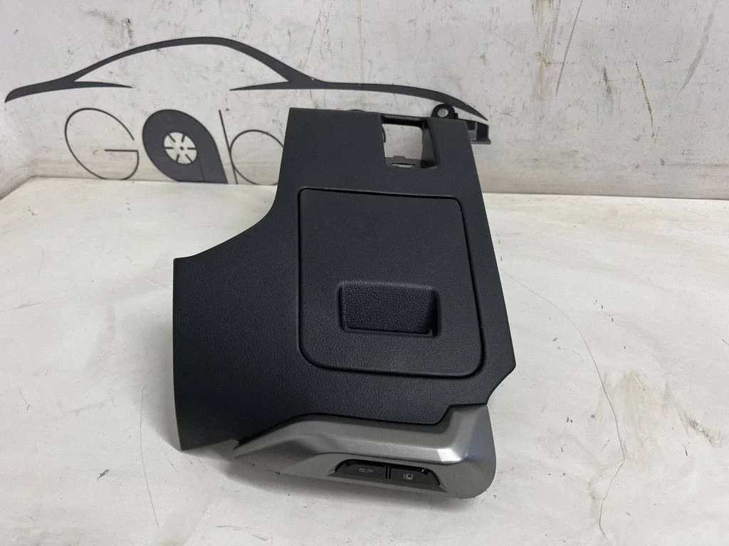 Glove box 75R322