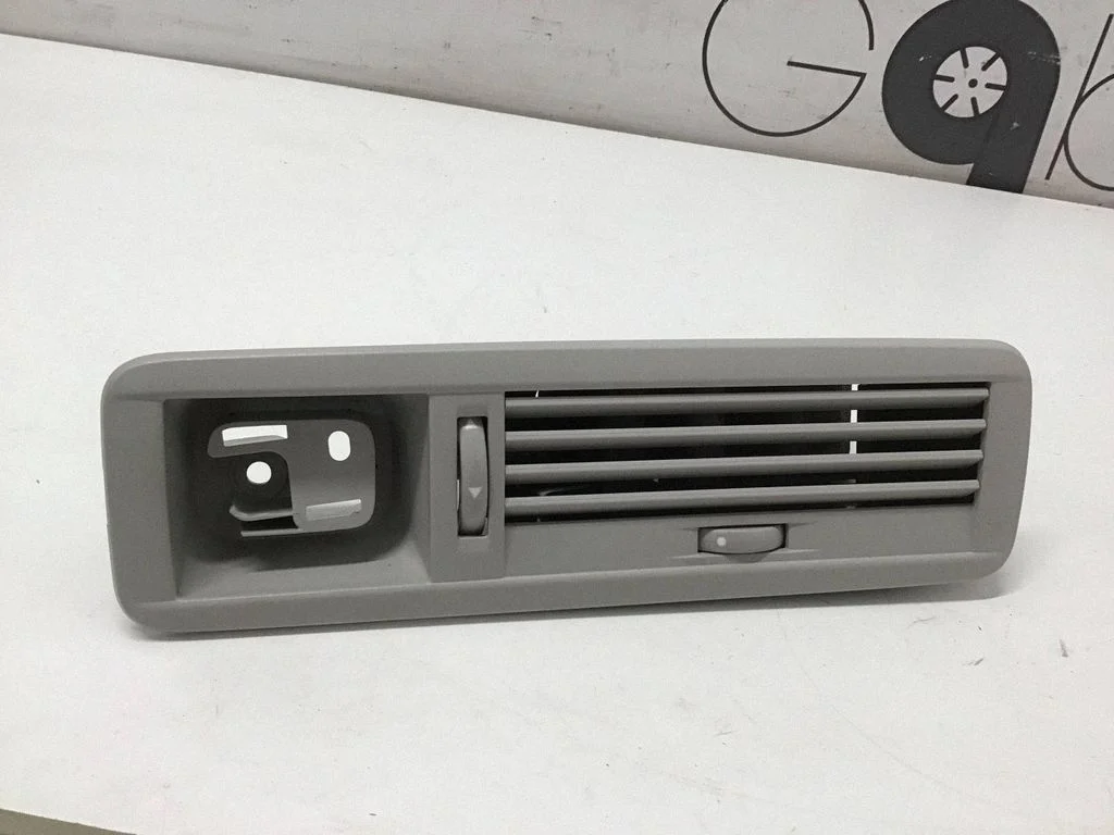 Dash center air vent grill – Mercedes-Benz Metris W447 (2016-2023)