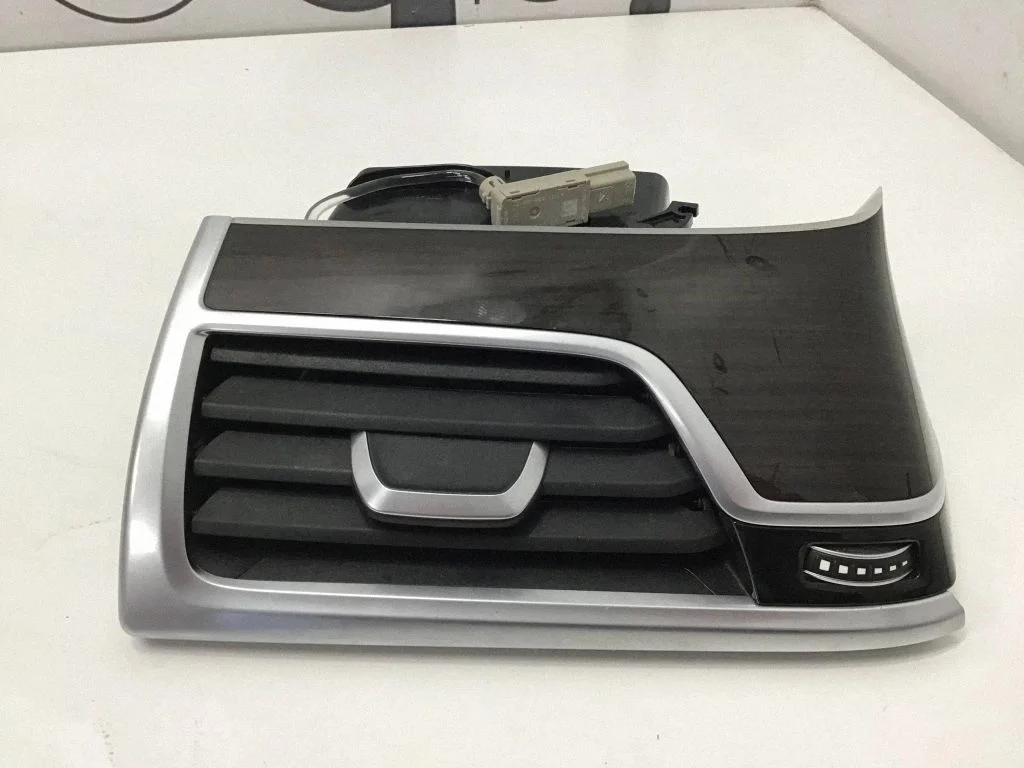 Dashboard glove box trim – BMW 7 Series G11 G12 (2015-2022)