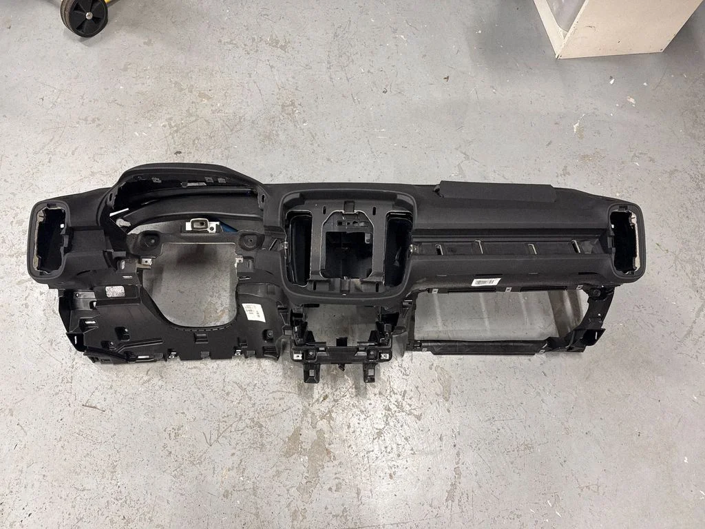 Deska rozdzielcza – Volvo C40 (2021-)