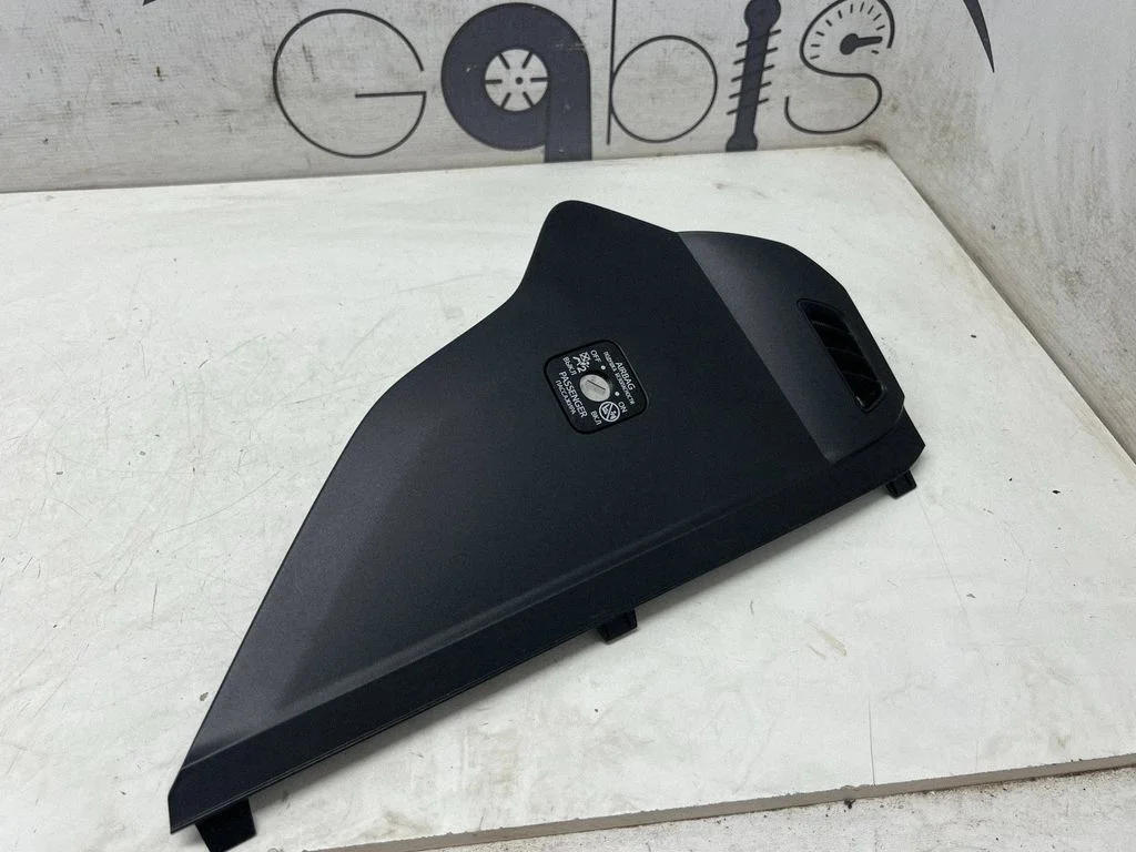 Dashboard side end trim – Toyota RAV 4 (XA50) (2018-)