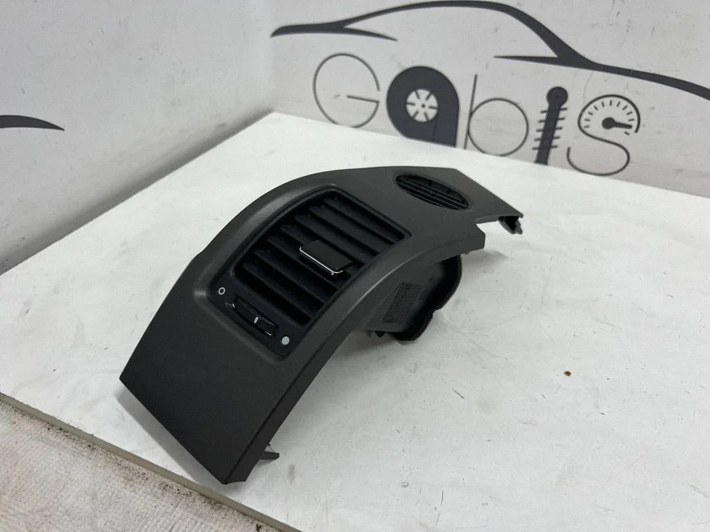 Dashboard side air vent grill/cover trim 77630SWA