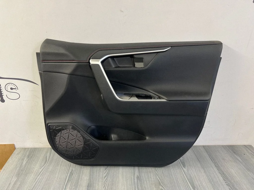 Eesmiste uste sisevooder – Toyota RAV 4 (XA50) (2018-)