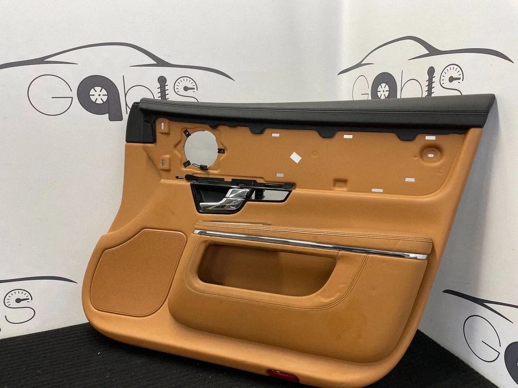 Eesmiste uste sisevooder AW93F23712 – Jaguar XJ X351 (2009-2019)