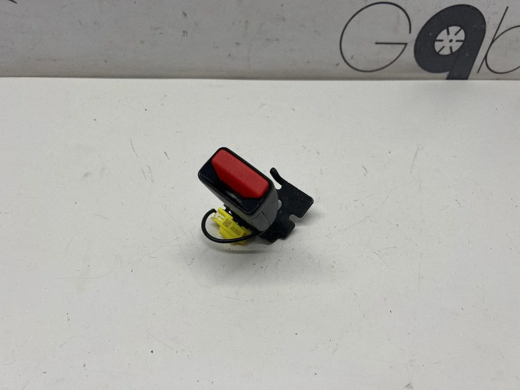 Aizmugurējās drošības jostas sprādze 32239267 – Volvo C40 (2021-)