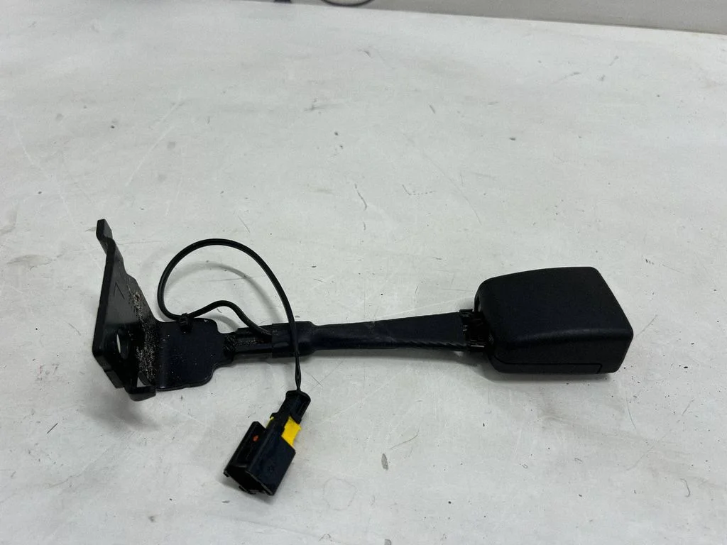 Rear seatbelt buckle 34228855