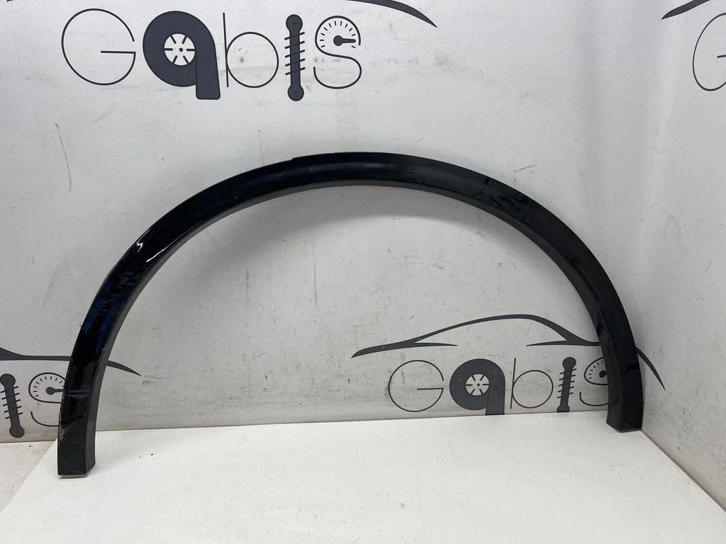 Rear arch trim 156146593