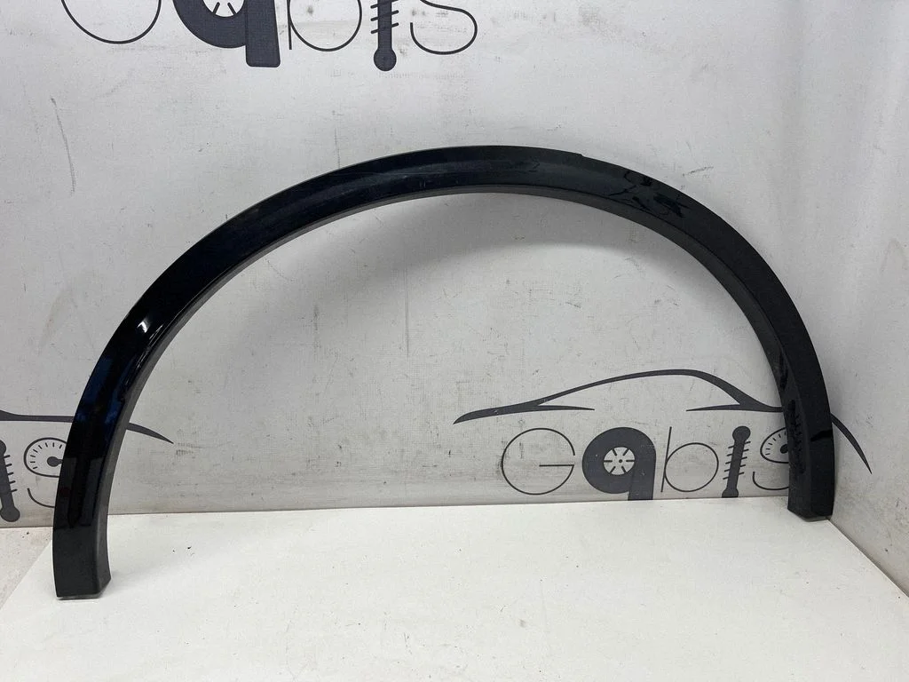 Rear arch trim 156146593