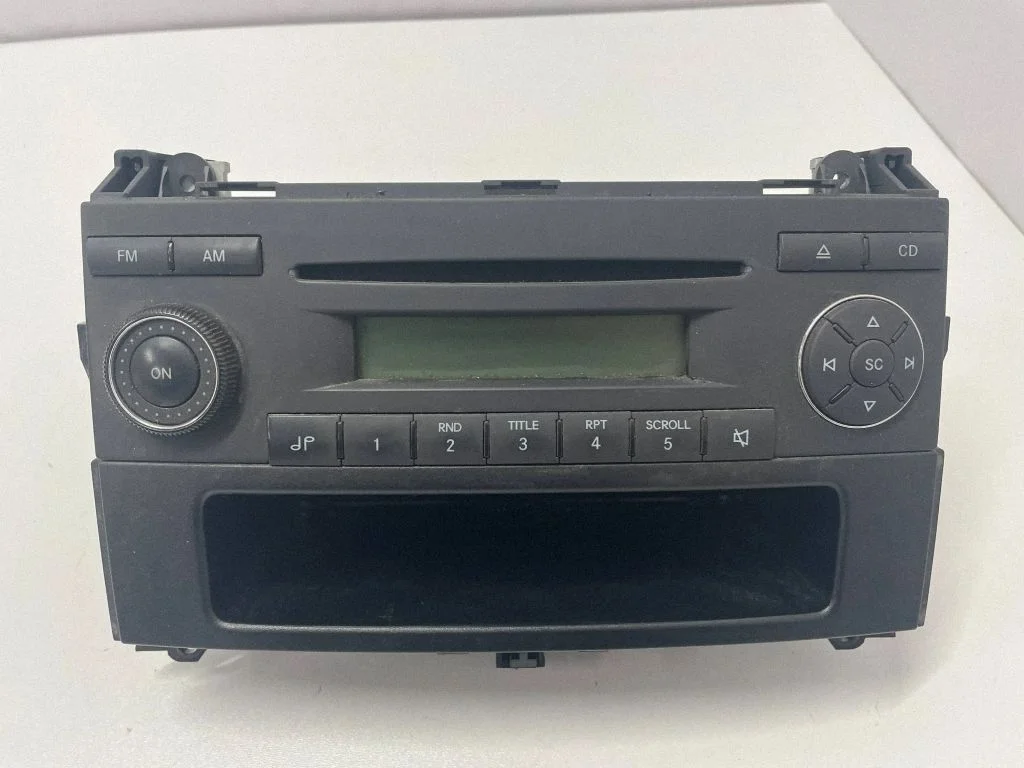 Radio/CD/DVD/GPS head unit – Mercedes-Benz Vito Viano W639 (2003-2014)