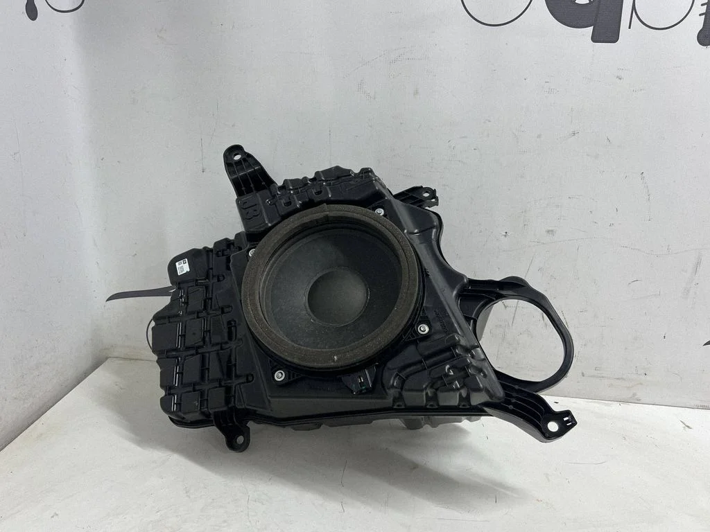 Subwoofer speaker 8615042070 – Toyota RAV 4 (XA50) (2018-)