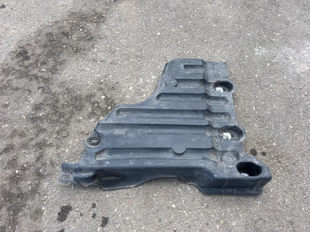 Rear underbody cover/under tray 9823573880