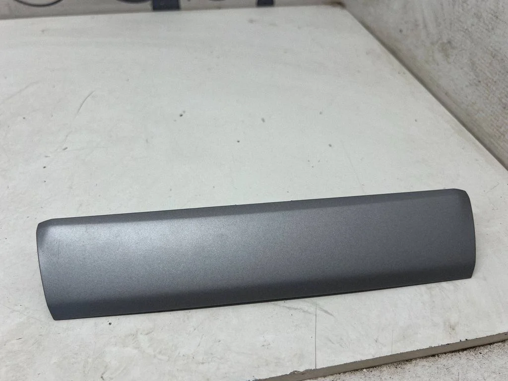 Cita centrālās konsoles (tuneļa) detaļa 9370807