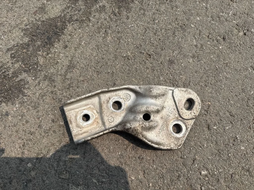 Stabilizatoriaus laikiklis (priekis)