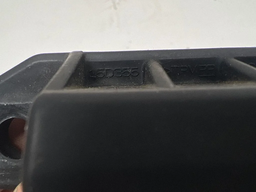 Przycisk otwierania klapy bagażnika 15D355 – Toyota RAV 4 (XA50) (2018-)