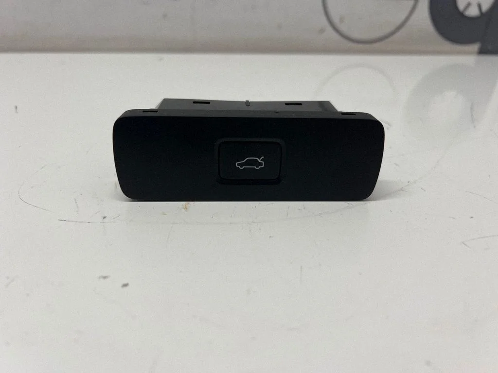 Tailgate opening switch P32350330 – Volvo C40 (2021-)