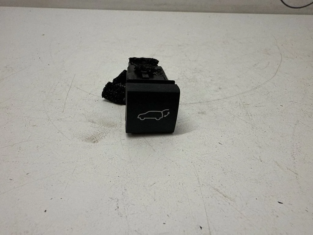 Tailgate opening switch