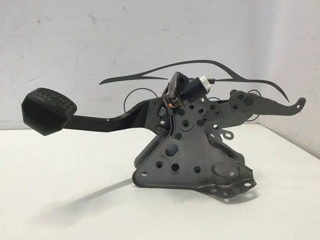 Brake pedal – Toyota RAV 4 (XA50) (2018-)